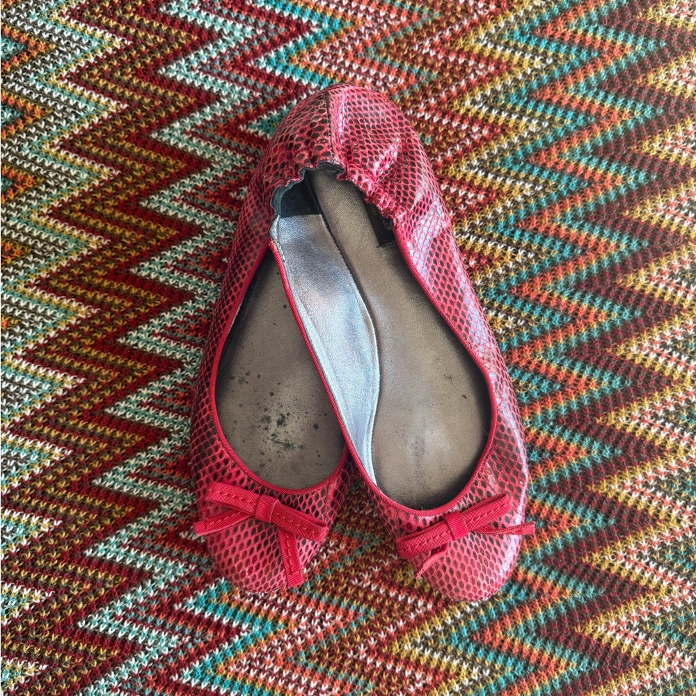 Dolce and Gabbana Red Ballet Flats with Bow Accent size 10 snake skin dolce